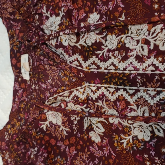 Embroidered blouse - Picture 3 of 4